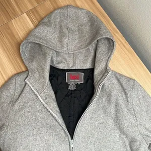 L.E.I. Wool zip up 3/4 length coat. Quilted interior. Size M. thumbnail 4