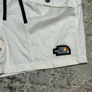 The North Face Women's Outline Outdoor Hiking Shorts size Small thumbnail 2