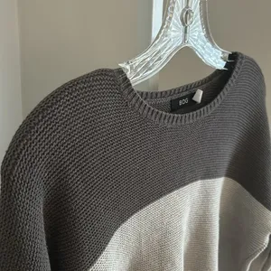 Urban Outfitters BDG Gray Color Block Sweater Size Medium thumbnail 4