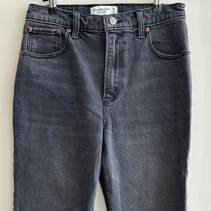 Abercrombie & Fitch The ‘90s Straight Ultra High Rise Black Jeans, 28/6 Short thumbnail 4