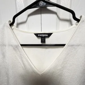 Express White V-Neck Cap Sleeve Textured Shell Blouse - Size M thumbnail 9