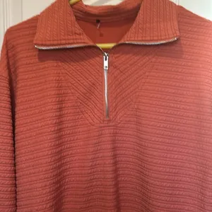 Source Unknown BURNT ORANGE TOP WITH DRAW STRING ON BOTTOM HEM LONG SLEEVES TEXTURED MATERIAL thumbnail 5