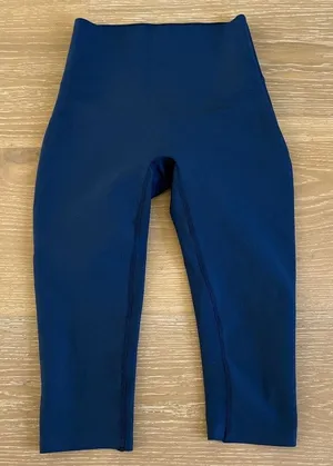 Alo Yoga Airlift High-Waist Sleek Capri Size XS in Navy Blue thumbnail 1