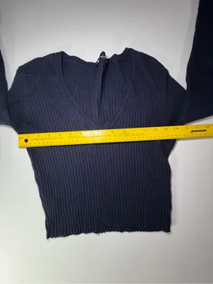 Brandy Melville Navy Ribbed V-Neck Long Sleeve Crop Top measures xs/s thumbnail 3