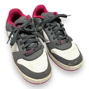 Nike Air Prestige III 394656-166 Ladies Sz. 7.5 Gray Pink White 38.5 EU 5‎ UK thumbnail 2