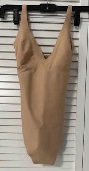 SKIMS Body Unlined Plunge Thong Bodysuit Clay NWT - Large (B13) thumbnail 1