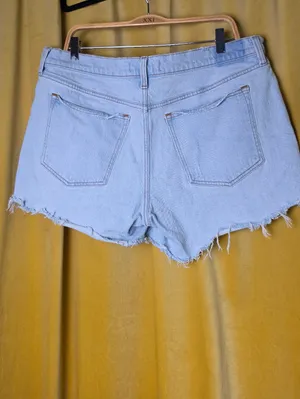 Abercrombie & Fitch Mid Rise A-Line Short thumbnail 3