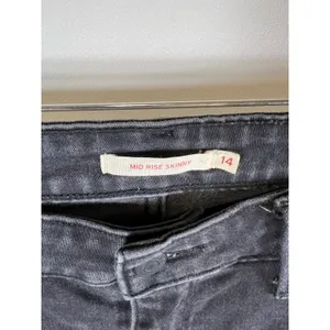 Levis Womens Mid Rise Skinny‎ Jeans Faded Black Denim Size 14 Classic Stretch thumbnail 5