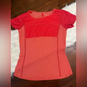 Lululemon Run Fast Track Short Sleeve Top Love Red Size 4 Running thumbnail 4