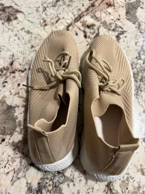 Women’s Tan & White Lightweight Knit 39 EUR 8.5 Shoes Sneakers W/ Stretch Heel thumbnail 3