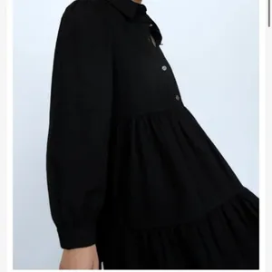 Zara Chambray Denim Ruffle Tiered Poplin Dress in Black Size M thumbnail 4