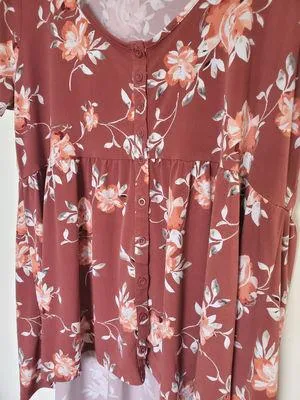 Torrid Women's Plus Size Size 2XL Red Floral Tunic Button Down Front Stretch Dress Blouse thumbnail 2