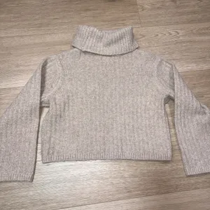 Universal Threads Women Cropped Tan Turtleneck Sweater Size Medium thumbnail 3