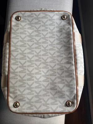 Michel Kors Beige Duffle Bag thumbnail 5