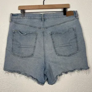 American Eagle Strigid Highest Rise 90s Boyfriend Short Light Wash Size 18 thumbnail 3