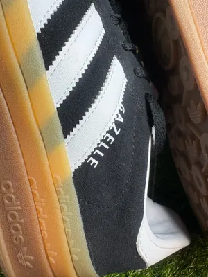 Adidas 8.5 women. Black and white. Triple stacks thumbnail 2