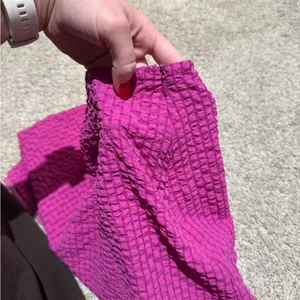 Le Lis Fuchsia Textured Pencil Skirt thumbnail 4