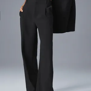Alo yoga trousers thumbnail 2