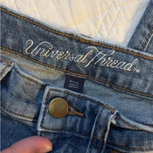 Universal Thread dark wash Jeans thumbnail 3