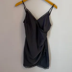 Urban Outfitters Lace Trim Satin Slip Dress Blue‎ Cinched Mini Romantic Size S thumbnail 2