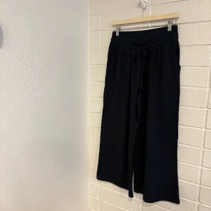 Anthropologie daily practice navy blue cropped soft pants thumbnail 3