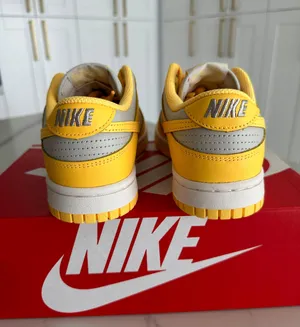 Nike Women’s Dunk Low Sneakers thumbnail 4