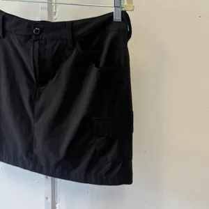 Eddie Bauer‎ Women's Horizon Cargo Skort Black Hiking Outdoor Size 10 Gorpcore thumbnail 3