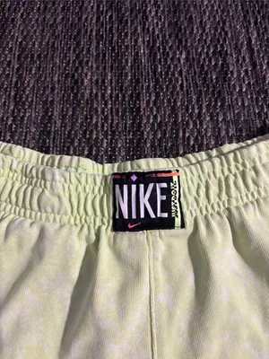 Nike Green Retro Oversized Loose Fit Shorts with Pockets Size Small thumbnail 4