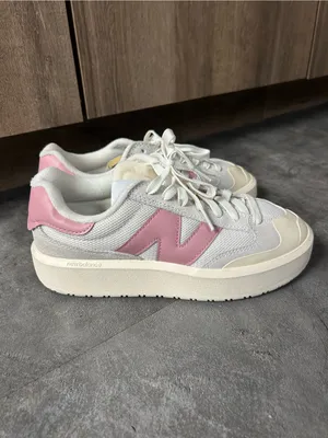 New Balance CT302 Platform Sneakers Anthropologie Size 8 Pink thumbnail 4
