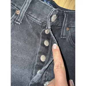 Aeropostale Women's Sz 6 Black Wash Denim 90s High Rise‎ Cut Off Shorts thumbnail 2