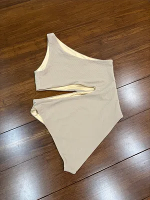 Beach Riot Celine One-Shoulder ribbed Cutout Swimsuit in tan, M thumbnail 3
