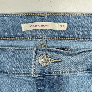 Levi’s Size 33/16 Blue Denim - Floral Embroidered Classic Jean Shorts thumbnail 3