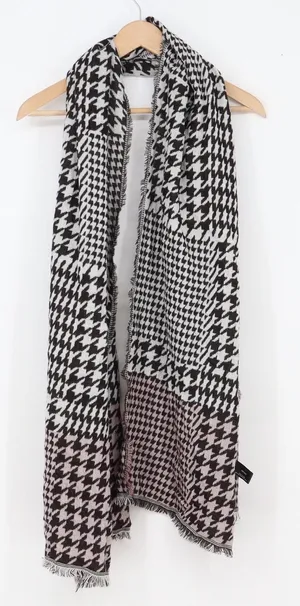 Mixit Scarf Womens One Size Houndstooth Black White Pink Fringed Excellent thumbnail 1