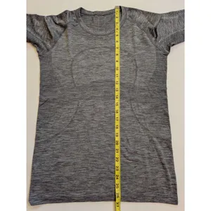 Lululemon Swiftly Tech Long Sleeve Crew Sz 10 Activewear Outdoor Hiking Gym Run thumbnail 4