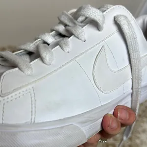 Nike White Athletic Shoes Classic Design thumbnail 7