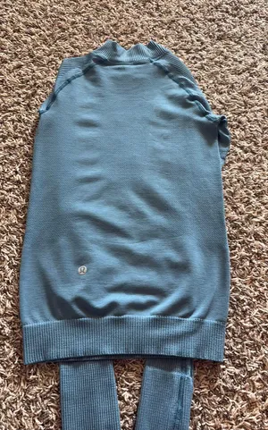 Lululemon Shirt Size 4 thumbnail 2