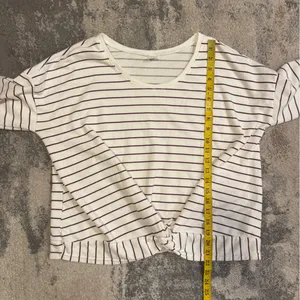 Women’s Old Navy White and Burgundy Striped Top thumbnail 6