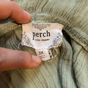 Blu Pepper Perch Sage Green Crinkle Tunic Blouse V Neck 3X Plus Size thumbnail 5
