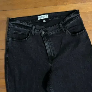 Abercrombie & Fitch Curve Love 32 14 L 90s Slim Straight Ultra High Rise Jeans thumbnail 3