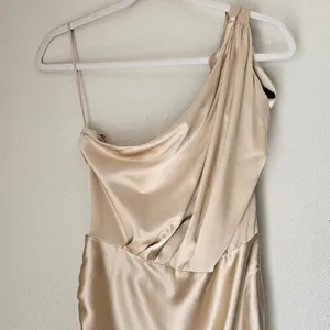 RETROFÊTE Nadia One-shoulder Ruched Stretch-Silk Satin Mini Dress Sz L Champaign thumbnail 9