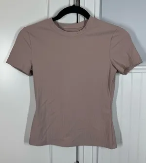 Rhone Modern‎ Ribbed Tee pink XS Women's Short Sleeve Crew Neck Moisture Wicking thumbnail 1