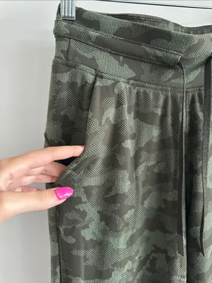 Lululemon camo joggers thumbnail 3