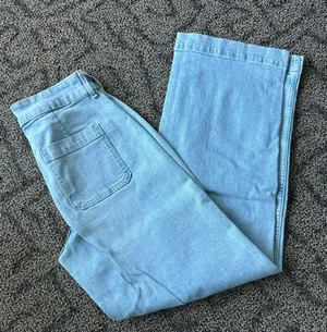 Old Navy Extra High-Rise Sky-Hi Wide Leg Light Wash Jeans thumbnail 1