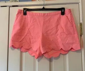 Lilly Pulitzer Bright Pink Magnolia Scalloped Hem Shorts in Guava Melon Sz 14 thumbnail 1