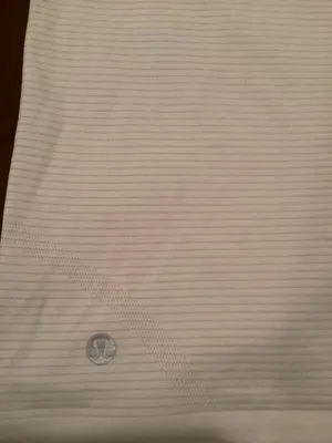 Lululemon Size 10 White Racerback Seamless Tank Top thumbnail 2