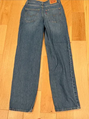 Levi's ‘94 baggy‎ Women's Straight-Leg Jeans in Medium Blue Wash 26 thumbnail 2