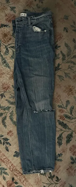 Abercrombie and Fitch High Rise Mom Jeans thumbnail 1