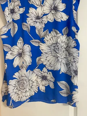 Banana Republic Blue And White Floral Top thumbnail 6