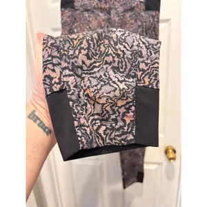 Athleta Trekkie North Jogger Pants Womens 14 Abstract Camo Purple‎ Black Hiking thumbnail 3