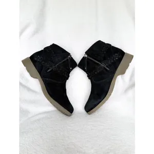 Teva De La Vina Woman’s Size 7 Black Suede Braided Ankle Boots thumbnail 5